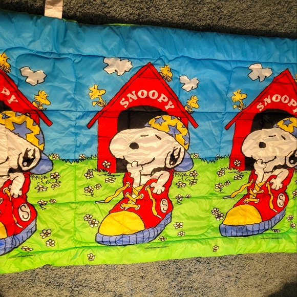 Vintage Snoopy in red shoe Peanuts twin sized comforter blanket 62" x 86" - Picture 1 of 6